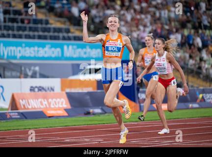 München, Deutschland. 17. August 2022. Europameisterschaften, Leichtathletik, 400m, Frauen, Finale im Olympiastadion überquert die erste platzierte Femke Bol (Niederlande) die Ziellinie, um das Rennen zu gewinnen. Quelle: Sven Hoppe/dpa/Alamy Live News Stockfoto