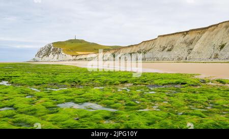 Strand von Cap Blanc Nez im Norden Frankreichs an einem bewölkten Tag im Sommer Stockfoto