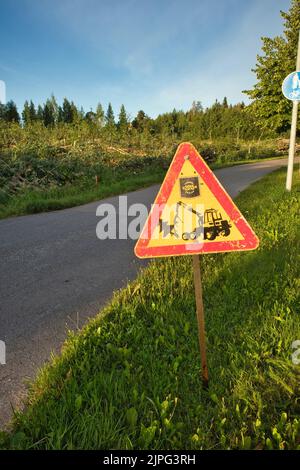 Baumschnitt-Sicherheitsschild, Finnland Stockfoto