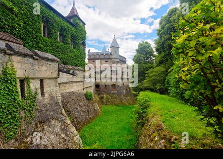 Panoramablick auf Schloss Lichtenstein im Sommer, Baden-württemberg, Deutschland Stockfoto