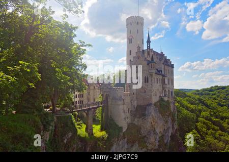 Panoramablick auf Schloss Lichtenstein, Deutschland Stockfoto