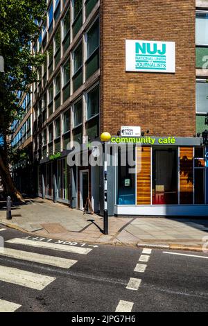 National Union of Journalists NUJ HQ London Above Bread & Roses @ The Chapel Restaurant & Chapel Playhouse Theatre im 308 Grays Inn Rd London. Stockfoto