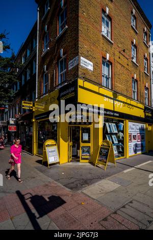 Snappy Snaps Store London - Snappy Snaps Photography Shop London an der Ecke Charlotte St und Goodge St im Fitzrovia-Viertel von C. London. Stockfoto