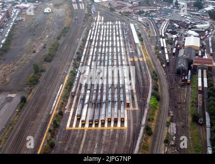 Tyseley, Birmingham August 18. 2022 - Geparkte und ungenutzte Züge der West Midlands Railway im Tyseley Traction Maintenance Depot (TMD) in Birmingham, als fortgesetzte Eisenbahnstreiks das Vereinigte Königreich trafen. Quelle: Scott CM/Alamy Live News Stockfoto