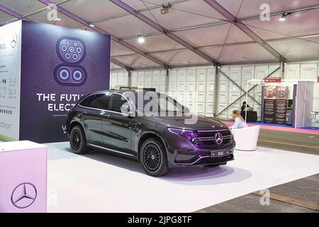 Farnborough, Hants, Großbritannien. 18. August 2022. Mercedes EQC Elektro-SUV auf der British Motor Show 2022, die auf dem Gelände der berühmten Farnborough Airshow stattfindet Credit: Motofoto/Alamy Live News Stockfoto