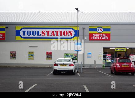 Eine Filiale des Bauhauses Toolstation im Vorort South Gosforth, Newcastle upon Tyne, Großbritannien Stockfoto