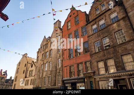 Blick auf die Victoria Street in Edinburgh an einem Sommertag Stockfoto