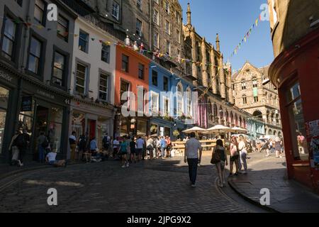 Blick auf die Victoria Street in Edinburgh an einem Sommertag Stockfoto