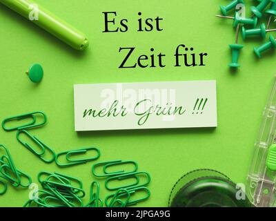 es ist zeit für mehr grün, Think Green Stockfoto