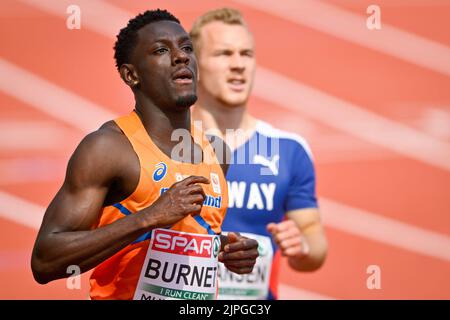 München, Deutschland. 18. August 2022. MÜNCHEN, DEUTSCHLAND - 18. AUGUST: Taymir Burnett aus den Niederlanden tritt am 18. August 200m 2022 bei den Europameisterschaften München 2022 im Olympiastadion in München an (Foto: Andy Astfalck/BSR Agency) Credit: Orange Pics BV/Alamy Live News Stockfoto