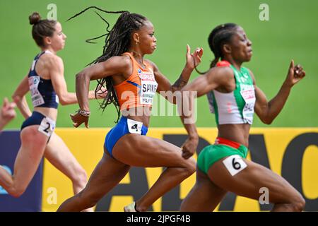 München, Deutschland. 18. August 2022. MÜNCHEN, DEUTSCHLAND - 18. AUGUST: Jamile Samuel aus den Niederlanden tritt am 18. August 200m 2022 bei den Europameisterschaften München 2022 im Olympiastadion in München an (Foto: Andy Astfalck/BSR Agency) Credit: Orange Pics BV/Alamy Live News Stockfoto