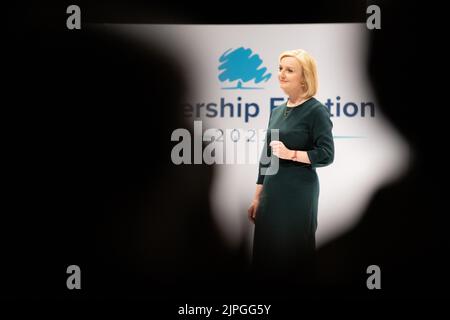 Liz Truss 2022 - Liz Truss bei den konservativen Führungswahlen in Perth, Schottland, Großbritannien - 16. August 2022 Stockfoto