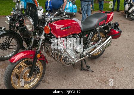 Das Honda CBX-Sportmotorrad wurde von Honda von 1978 bis 1982 hergestellt.[10][11] mit einem 1047cc-Zoll-Sechszylindermotor mit 105 PS Stockfoto