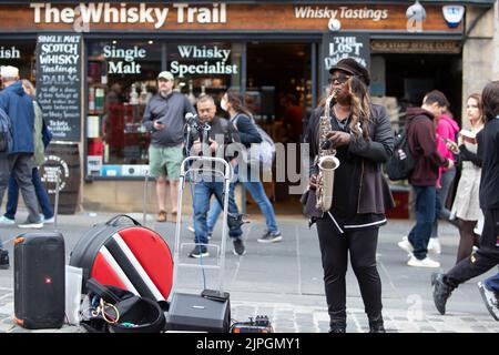 Edinburgh. Schottland, Großbritannien. 18. August 2022. Edinburgh Fringe auf der Royal Mile. Pic Credit: Pako Mera/Alamy Live News Stockfoto