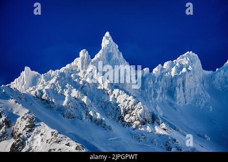 Das prächtige Hjørundfjord zwischen den Sunnmøre Alpen, Møre Og Romsdal, Norwegen. Stockfoto