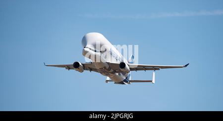 Airbus Industries A330 Beluga XL großes Transportflugzeug macht einen Pass beim Royal International Air Tattoo bei RAF Fairford im Vereinigten Königreich Stockfoto