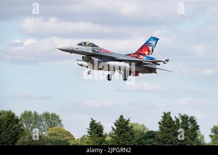 350. Squadron General Dynamic F-16 Fighting Falcon Military Fighter Jet kommt in RAF Fairford in Gloucestershire an, um an der RIAT teilzunehmen Stockfoto