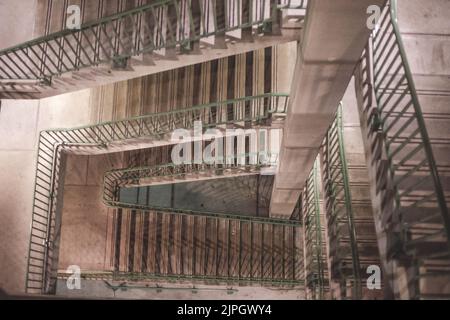 Eine Wendeltreppe Blick von oben Stockfoto