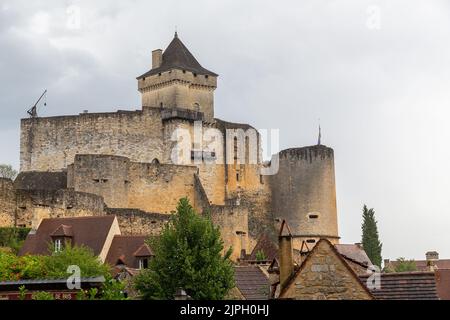 (C) Denis TRASFI/MAXPPP - à Castelnaud-La-Chapelle le 14-08-2022 - Château de Castelanud, musée de la guerre au moyen âge - Stockfoto