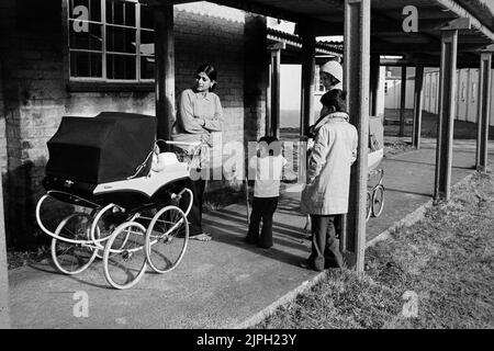 Ugandische asiatische Flüchtlinge im Gipslager Dartmoor Devon 1972 Stockfoto