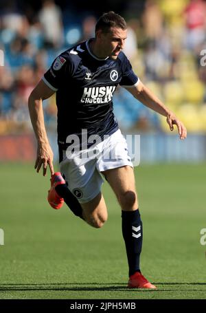 Murray Wallace von Millwall in Aktion während des Sky Bet Championship-Spiels in Den, London. Bilddatum: Samstag, 13. August 2022. Stockfoto