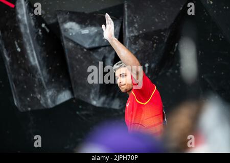 München, Deutschland. 18. August 2022. München, Deutschland, August 18. 2022: Alberto Gines Lopez (ESP) beim Sportkletterungs-Kombinierten Boulder- und Lead-Finale der Männer am Königsplatz bei den Münchner Europameisterschaften 2022 in München (Liam Asman/SPP) Quelle: SPP Sport Pressefoto. /Alamy Live News Stockfoto