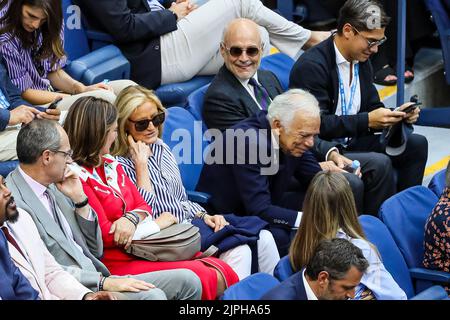 New York, USA. 08. September 2019. Ralph Lauren und seine Frau Ricky Anne Loew-Beer sehen am 08. September 2019 in New York City das Finale zwischen dem Spanier Rafael Nadal und dem Russen Daniil Medvedev im Arthur Ashe Stadium im USTA Billie Jean King National Tennis Center. Kredit: Unabhängige Fotoagentur/Alamy Live Nachrichten Stockfoto