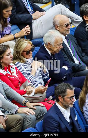 New York, USA. 08. September 2019. Ralph Lauren und seine Frau Ricky Anne Loew-Beer sehen am 08. September 2019 in New York City das Finale zwischen dem Spanier Rafael Nadal und dem Russen Daniil Medvedev im Arthur Ashe Stadium im USTA Billie Jean King National Tennis Center. Kredit: Unabhängige Fotoagentur/Alamy Live Nachrichten Stockfoto