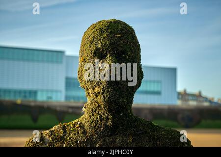 Nahaufnahme der Skulptur Another Time XXI von Antony Gormley in Margate, Kent Stockfoto