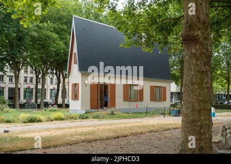 The Narrow House, ein von Erwin Wurm gestaltetes Kunstprojekt Stockfoto