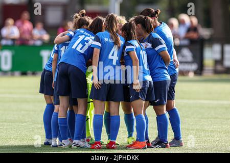 ENSCHEDE, NIEDERLANDE - 18. AUGUST: Spieler des CSF Anennii während des UEFA Women's Champions League Qualifikationsspiels zwischen FC Twente und CSF Anennii am 18. August 2022 im Sportpark Het Diekman in Enschede, Niederlande (Foto: Marcel ter Bals/Orange Picles) Stockfoto