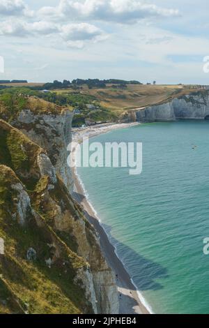 Bild der Stadt Étretat, die in der Französisch-Normandie liegt Stockfoto