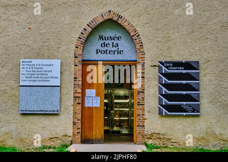 Frankreich, Cher (18), Henrichemont, La Borne, Töpferdorf, Töpfermuseum Stockfoto