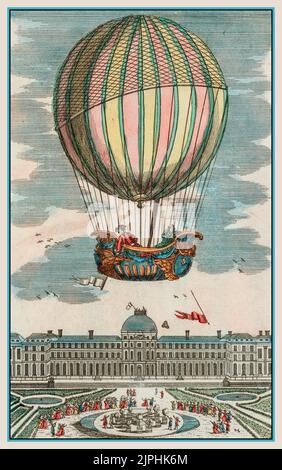 Vintage Illustration erster Flug mit einem Wasserstoffballon. Frankreich Expérience du Globe aérostatique du M. Charles et Robert au Jardin des Thuileries le 1er décembre 1783, A Paris : Das Hotel à ist in der Nähe des Flughafens von Paris, Paris, Frankreich, gelegen.[1783] Jacques Alexandre César Charles und Nicolas-Louis Robert reiten in der Gondel eines Ballons, der vom Tuilerien-Garten aus, Paris, am 1. Dezember 1783, beim ersten Flug mit einem Wasserstoffballon aufsteigt. ‘Premier voyage aérien exécuté dans un aérostat à gaz dihydrogène par Jacques Alexandre César Charles et Nicolas-Louis Robert’ Stockfoto