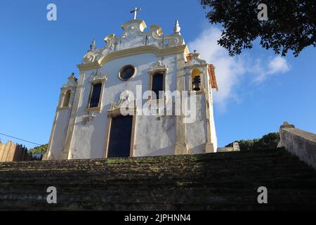 Die Kirche unserer Lieben Frau von Remedios befindet sich im Dorf der Heilmittel in Fernando de Noronha Stockfoto