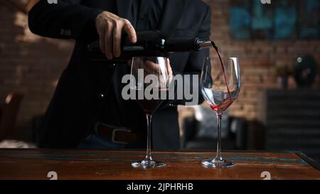 Wein, Gießen, Rotwein, Weine, Rotweine Stockfoto