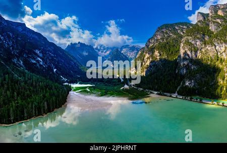 dolomiten, dürrensee, Drohnenflug, lago di landro, Dürrensees Stockfoto