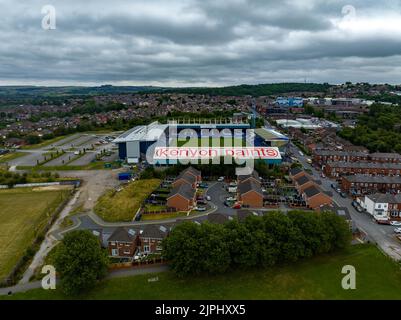 Boundary Park Luftdrohne aus der Luft, Oldham Athletic Football Club Stadium, Vogelperspektive Stockfoto