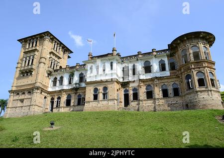 Ein niedriger Winkel des Kellie's Castle in Batu Gajah, Bezirk Kinta, Perak, Malaysia Stockfoto