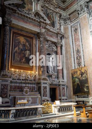 Die Kapelle Sant’Ignazio di Loyola, die von Paolo De Matteis, die Kirche Gesú Nuovo, Neapel, beigebracht wurde Stockfoto