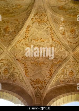 Deckenfresko mit Details des Chiostro Maiolicato oder Chiostro delle Clarisse, des Complesso Monumentale di Santa Chiara, Neapel Stockfoto