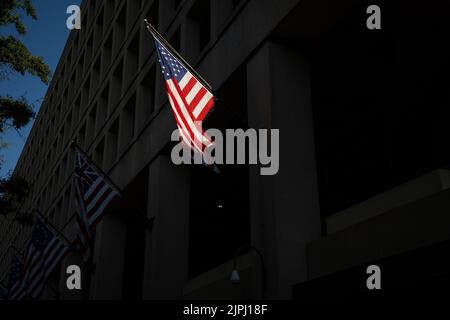 Washington, USA. 18. August 2022. Eine allgemeine Ansicht des J. Edgar Hoover Federal Bureau of Investigation (FBI) Building, in Washington, DC, am Donnerstag, den 18. August, 2022. (Graeme Sloan/Sipa USA) Quelle: SIPA USA/Alamy Live News Stockfoto