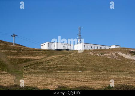 Die Great Orme Cable Car Terminus auf dem Gipfel des Great Orme an einem klaren, blauen Sommermorgen Stockfoto