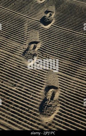 Menschlichen Fußabdruck am Sandstrand Stockfoto