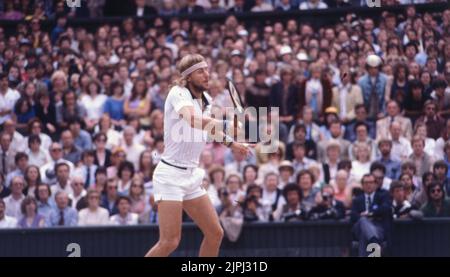 4. Juli 1980, Wimbledon, England, Vereinigtes Königreich: BJORN BORG gibt den Ball von John McEnroe während des Herren-Einzel-Meisterschaftsspiel zurück. Borg schlug John McEnroe 1-6, 7-5, 6-3, 7-6, 8-6 nach einem 3-Stunden- und 53-Minuten-Spiel. (Bild: © Keystone Press Agency/ZUMA Press Wire). Stockfoto