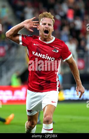 ALKMAAR - Dani de Wit von AZ feiert den 1-0 während des UEFA Conference League Play-off-Spiels zwischen AZ Alkmaar und dem FC Gil Vicente am 18. August 2022 im AFAS-Stadion in Alkmaar, Niederlande. ANP ED DER POL Stockfoto