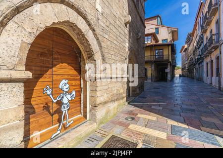 Aviles, Asturien, Spanien, 14. April 2022. Straße in der Stadt Aviles in Asturien, Spanien Stockfoto