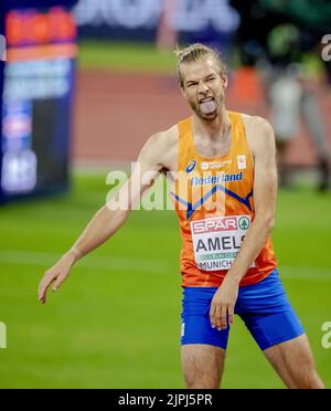 MÜNCHEN - Douwe Amels im Hochsprung-Finale am achten Tag der Mehreuropameisterschaft in Aktion. Die deutsche Stadt München wird 2022 eine kombinierte Europameisterschaft verschiedener Sportarten veranstalten. ANP ROBIN VAN LONKHUIJSEN Stockfoto