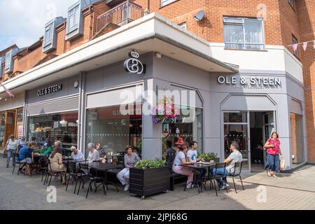 Windsor, Großbritannien. 18.. August 2022. In Windsor wurde eine neue dänische Bäckerei namens Ole & Steen eröffnet. Quelle: Maureen McLean/Alamy Stockfoto