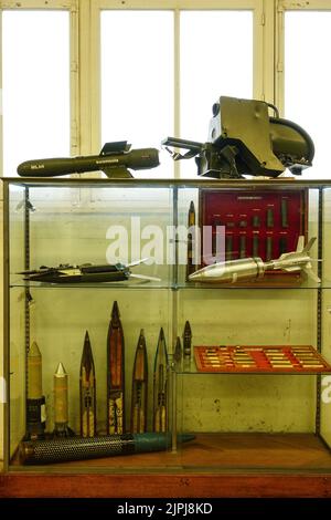 Sammlung von Amunition im musée des Blindes, Saumur, Frankreich Stockfoto